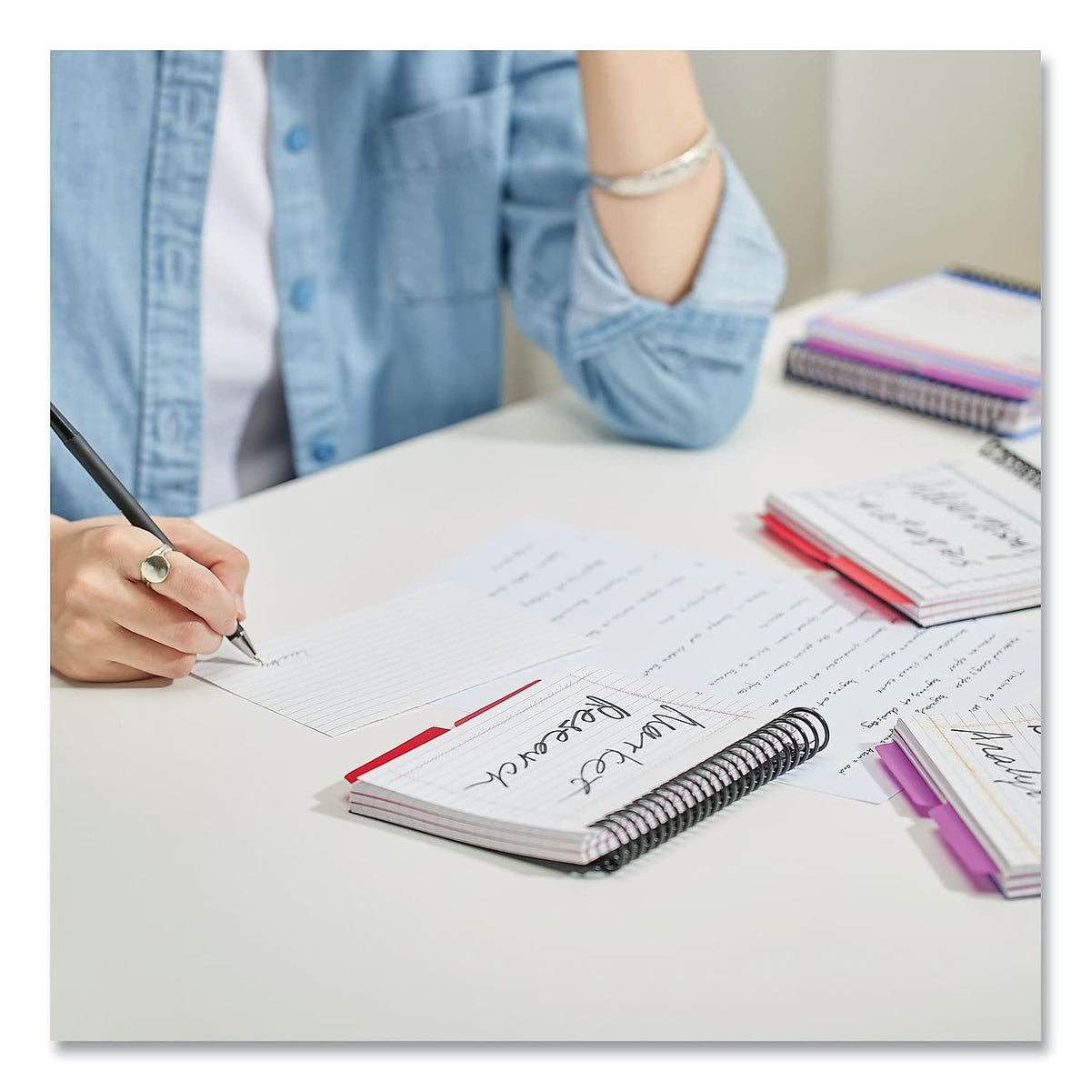 Universal UNV47302 4 x 6 Ruled Spiral Bound Index Card - White (120/Pack)