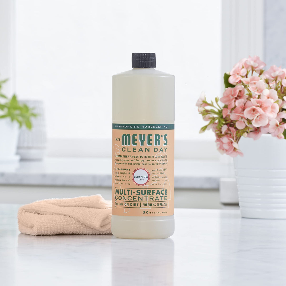 MRS. MEYER'S CLEAN DAY Multi-Surface Cleaner Concentrate, Use to Clean Floors, Tile, Counters, Geranium, 32 fl. Oz