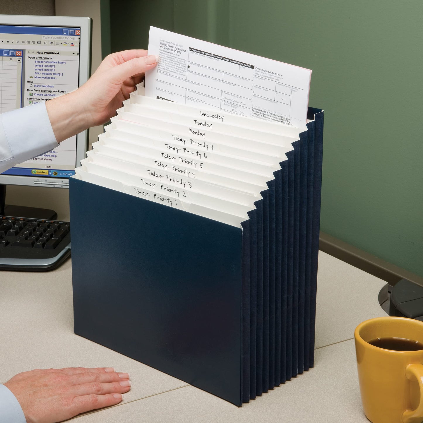 Smead Expanding 12-Pocket Stadium File, 12.75" x 13.75" x up to 11.75", Navy (70211)