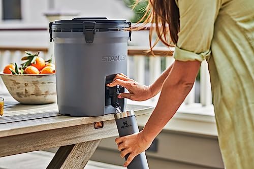 STANLEY Classic The Trigger-Action Travel Mug 20OZ Charcoal