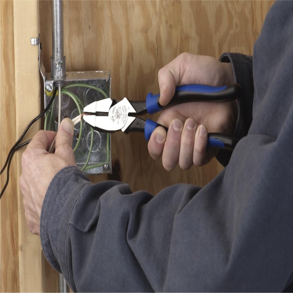 Klein Tools J2000-9NE Side Cutter Linemans Pliers, Made in USA, High Leverage 9-Inch Pliers Cut ACSR, Screws, Nails, Wire