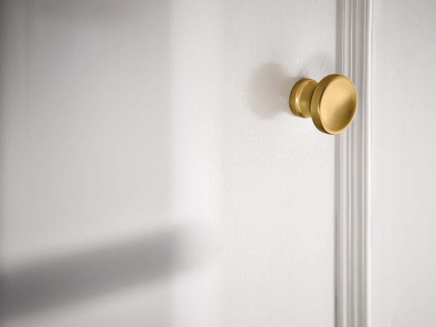 Moen Colinet Brushed Gold Traditional Decorative 1" Diameter Cabinet and Drawer Knob, YB0505BG