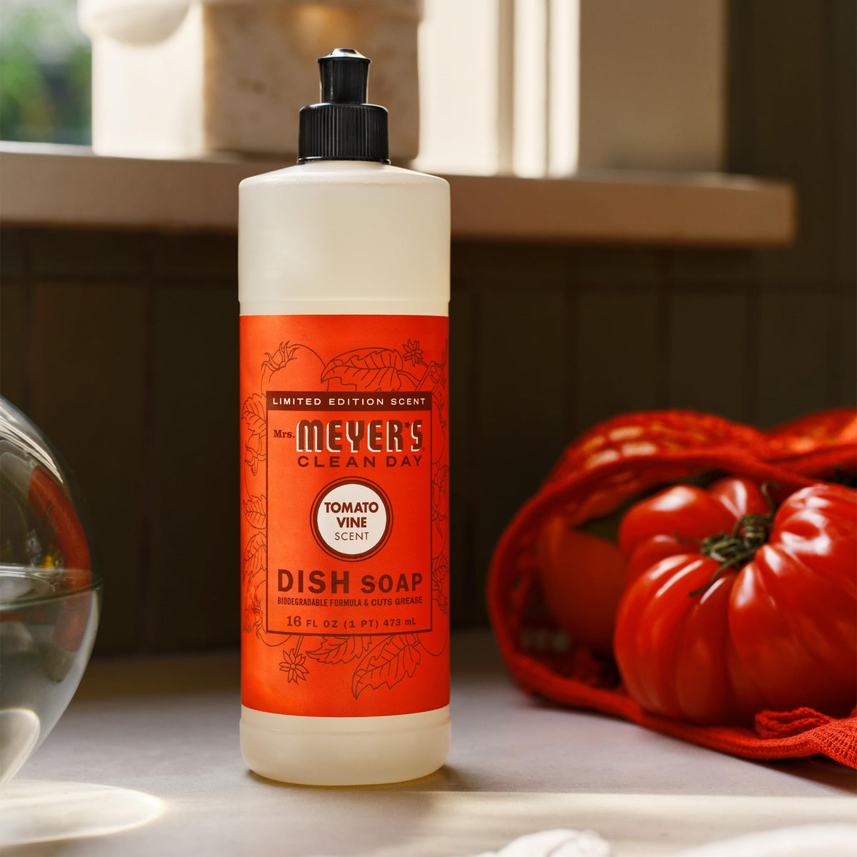 Mrs. MEYER'S CLEAN DAY Liquid Dish Soap, Tomato Vine Scent, 16 Ounce Bottle