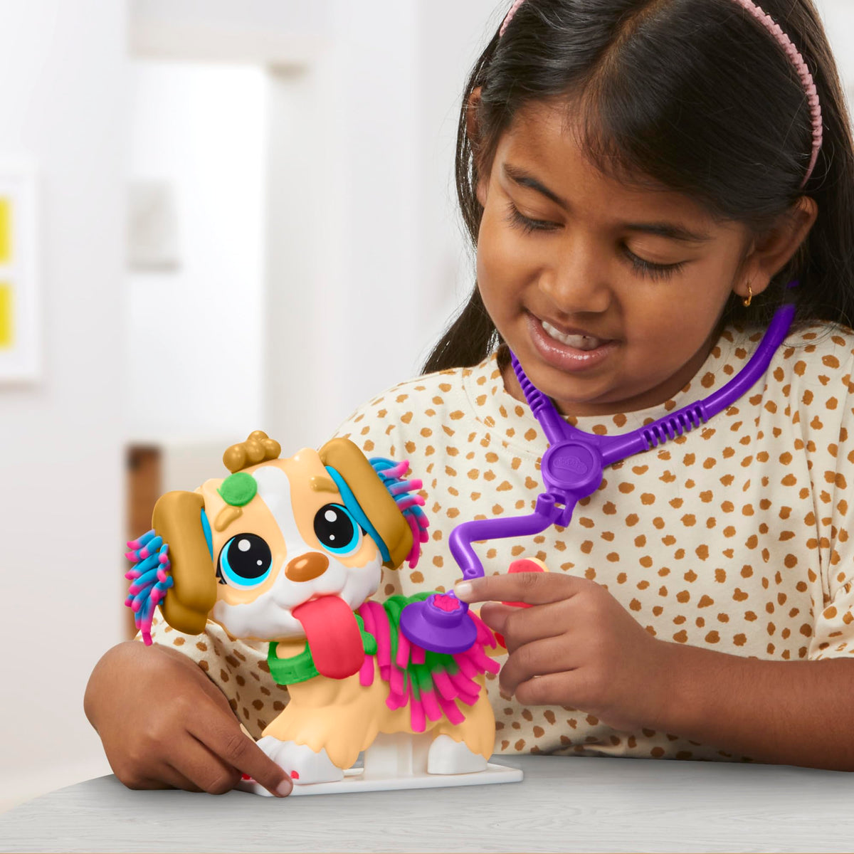 Play-Doh Care 'n Carry Vet Playset for Kids 3 Years and Up with Toy Dog, Storage, 10 Tools, and 5 Modeling Compound Colors, Non-Toxic