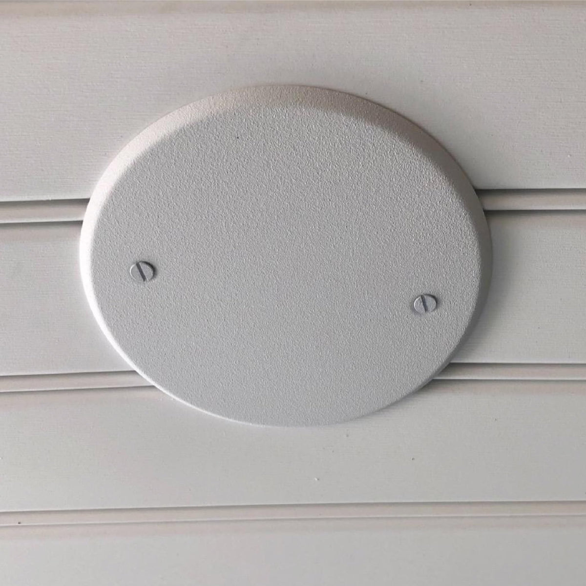 TayMac LPB3325 Flat Blank 5-Inch Round Standard Metallic Wallplate, White