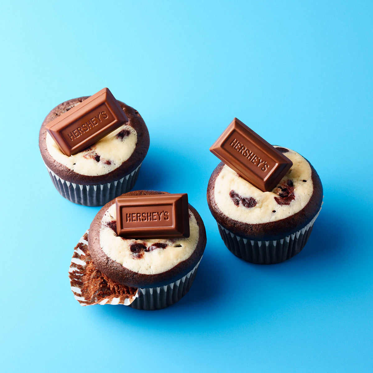 HERSHEY'S Miniatures Assorted Chocolate Candy Family Pack, 17.6 oz