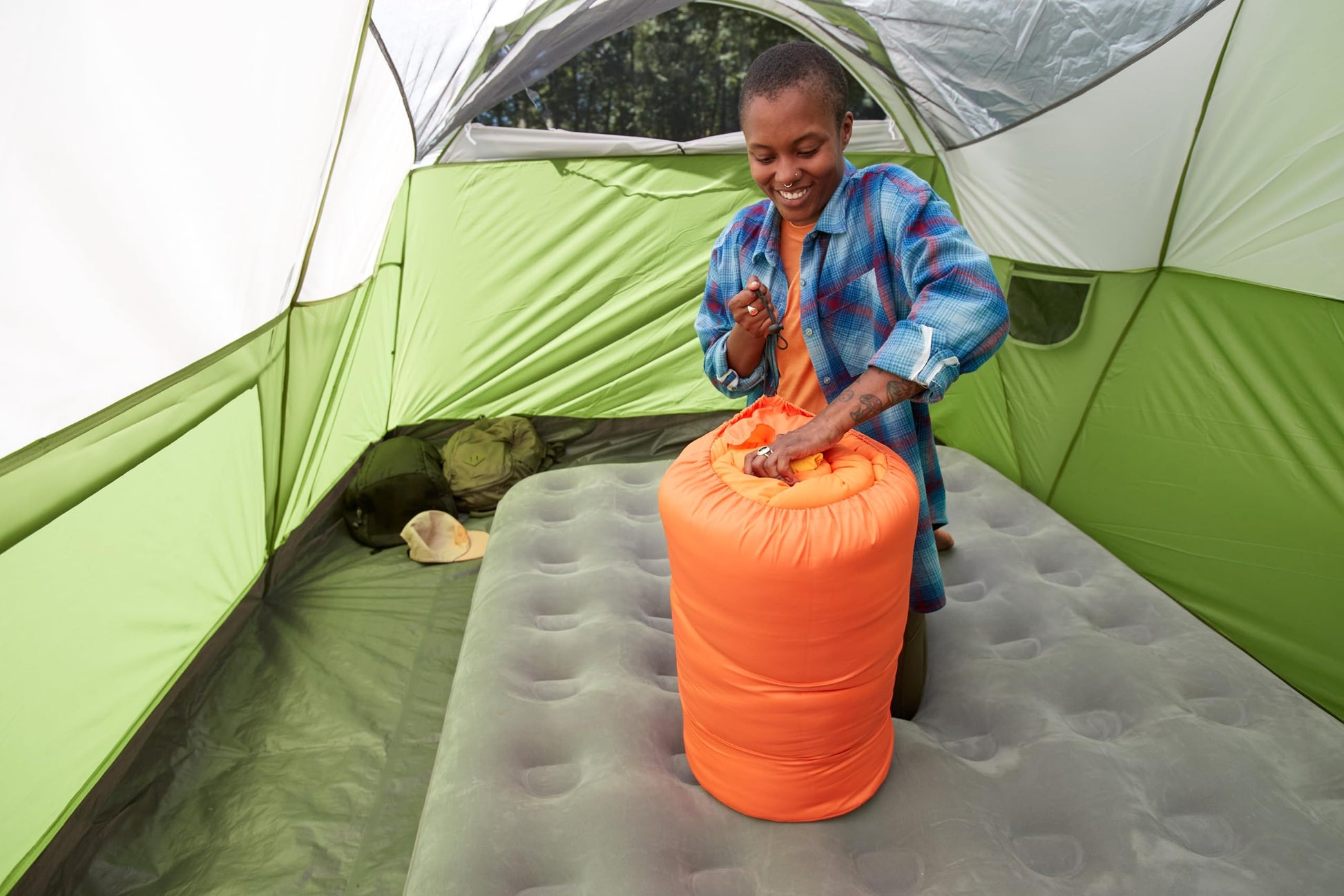 Coleman QuickBed Single-High Inflatable Air Mattress, Leak-Free Airbed with Plush Top & Included Carry Bag for Indoor/Outdoor Use, Twin/Full/Queen Options