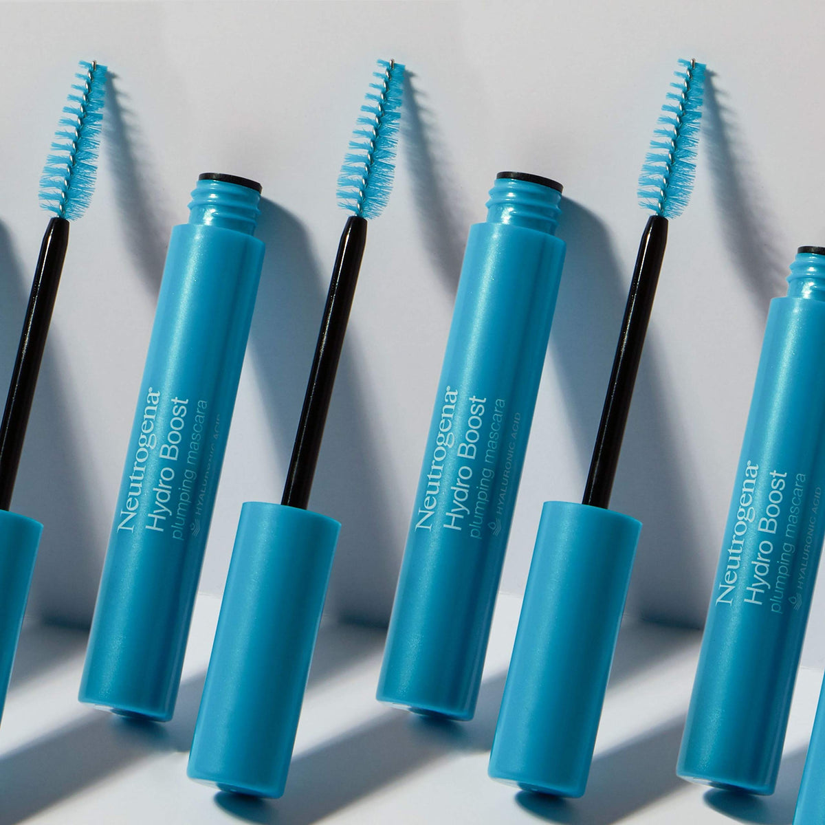 Neutrogena Hydro Boost Waterproof Plumping Mascara Enriched with Hydrating Hyaluronic Acid, Vitamin E, and Keratin for Dry or Brittle Lashes, Black 07,.21 oz